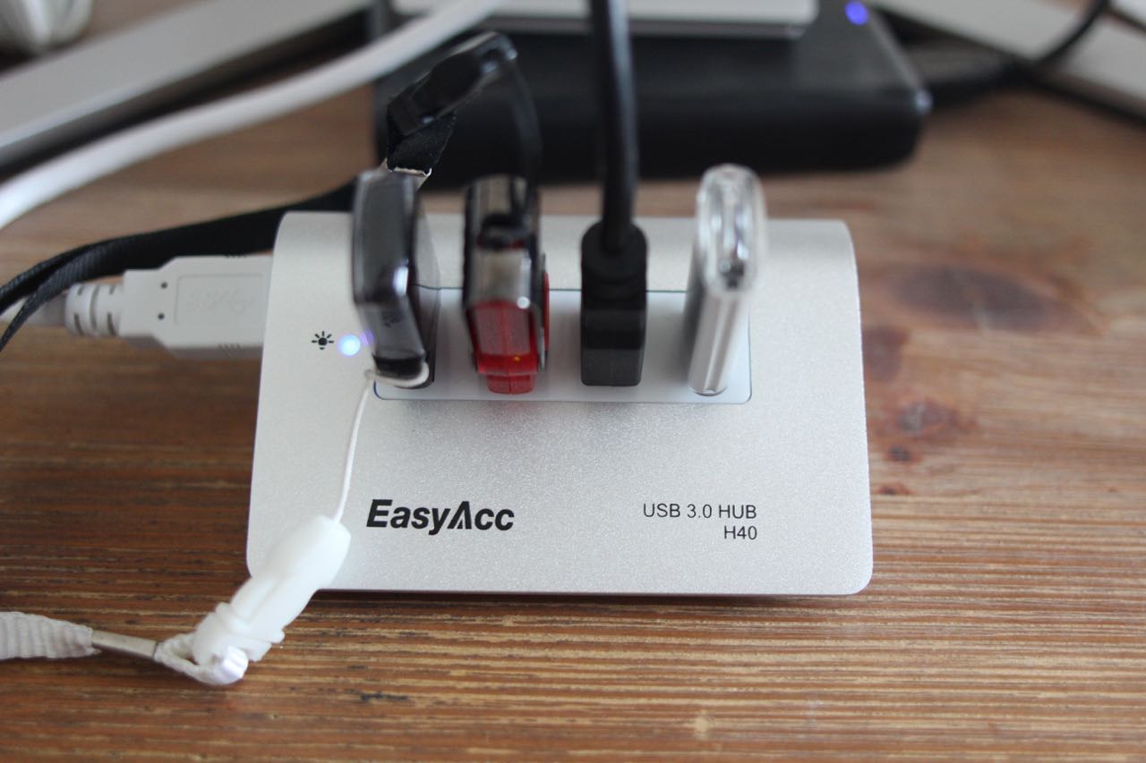 EasyAcc_USB-Hub - 4