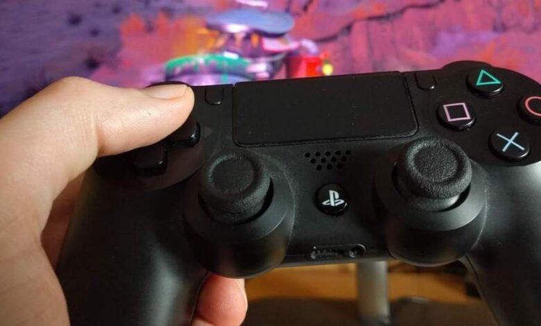 Instructions: Use the Playstation 4 on the PC