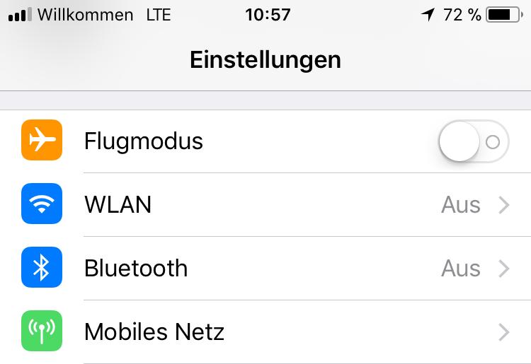 Wenn WLAN und Bluetooth aus sind, verbraucht das iPhone weniger Strom.