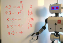 Ein Roboter, der Mathematik lehrt. Und nein, das ist kein Foto. (Bild: Christian Rentrop/Dall-E2)