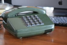 Alte Telefone am modernen Arbeitsplatz? Kein Problem – und ein echt kultiges Upgrade. (Foto: Christian Rentrop)