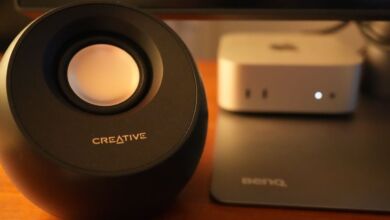 Creative Pebble V3 an Mac Mini und BenQ PD2725U (Foto: Christian Rentrop)